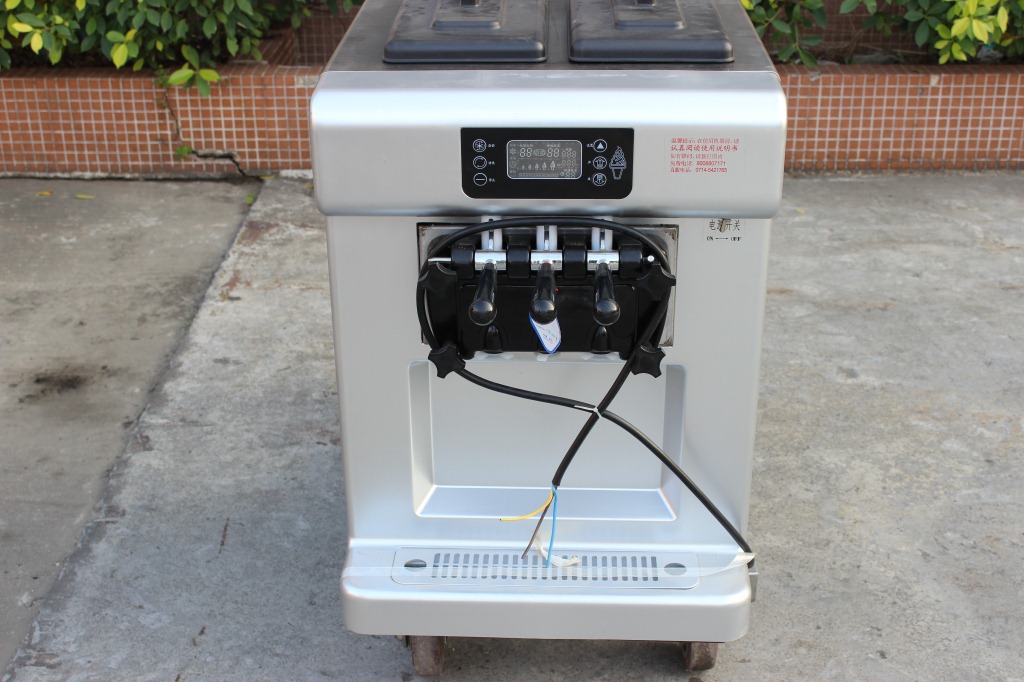 現(xiàn)貨供應東貝商用臺式冰淇淋機三頭甜筒雪糕機 冰激凌機廠家直銷