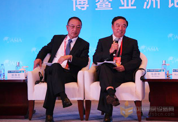 聯想控股股份有限公司董事長柳傳志（左一）永隆銀行有限公司董事長、前招商銀行行長馬蔚華（右一）