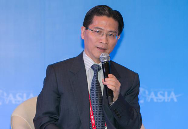 現(xiàn)任第十一屆全國(guó)政協(xié)常務(wù)委員，民建中央副主席、上海市主委，政協(xié)上海市第十一屆委員會(huì)副主席，市社會(huì)主義學(xué)院院長(zhǎng)
